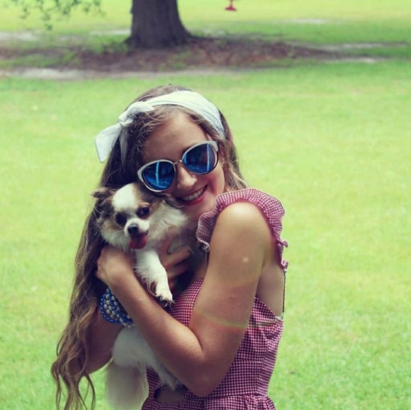 Meet your Posher, Carlee - Picture 3 of 5